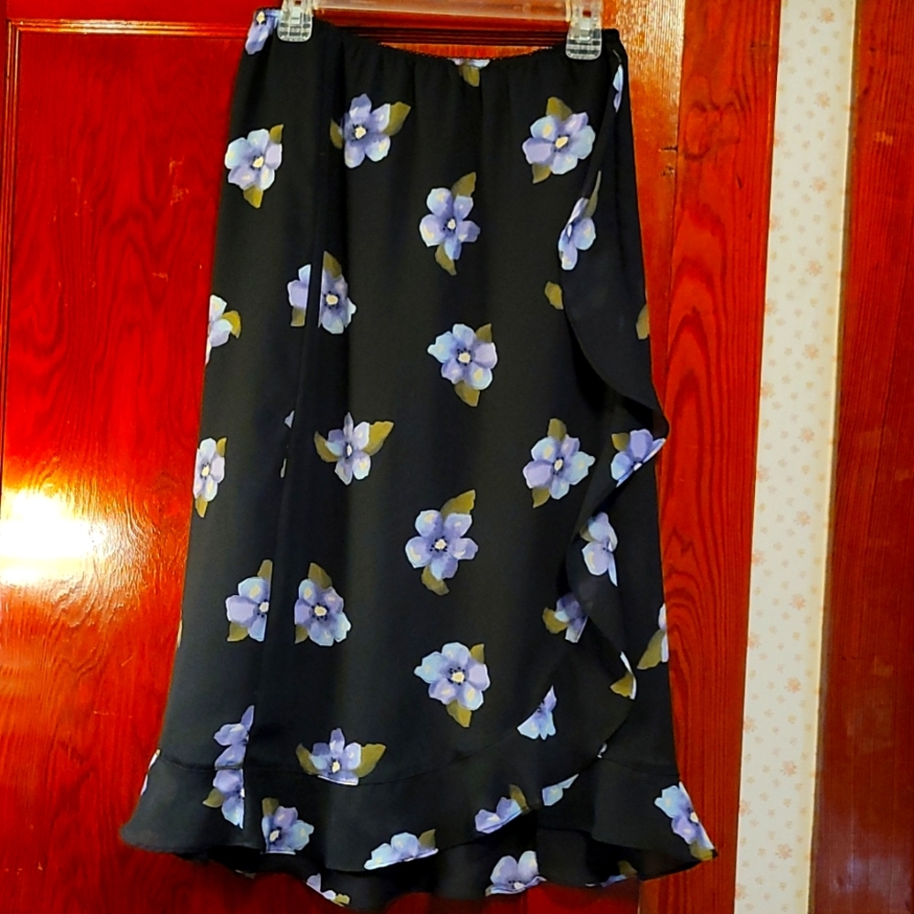 Kathy Ireland Floral skirt Size Small